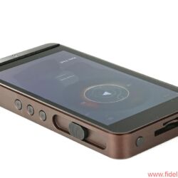 Calyx M mobile player - Analoges Feeling: Der seitliche Lautstärkesteller funktioniert ohne jeden Durchbruch am Gehäuse