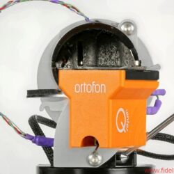 Design Built Listen The Wand Plus - Die Systemaufnahme ist untrennbar mit dem 22-mm-Carbonrohr verbunden.