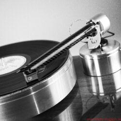 Design Built Listen The Wand Plus - Eine wuchtige Erscheinung, selbst auf einem Masselaufwerk: The Wand Plus aus Neuseeland