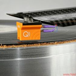 Design Built Listen The Wand Plus - Die Systemaufnahme ist untrennbar mit dem 22-mm-Carbonrohr verbunden.