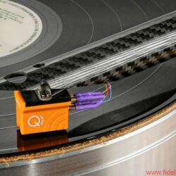 Design Built Listen The Wand Plus - Die Systemaufnahme ist untrennbar mit dem 22-mm-Carbonrohr verbunden.