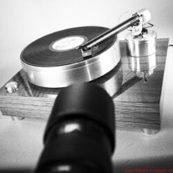 Design Built Listen The Wand Plus - Eine wuchtige Erscheinung, selbst auf einem Masselaufwerk: The Wand Plus aus Neuseeland