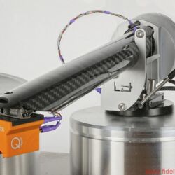 Design Built Listen The Wand Plus - Die Systemaufnahme ist untrennbar mit dem 22-mm-Carbonrohr verbunden.