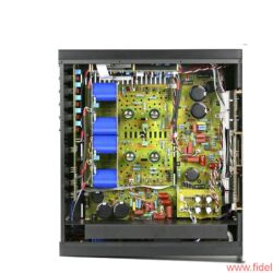 JE Audio Reference 1 Dyad S400 - Die Vorstufe wird symmetrisch angesteuert, die Endstufe akzeptiert auch Zuspieler per Cinchkabel.