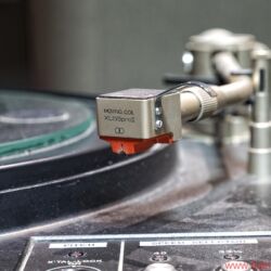 Manger In Berlin - Alternative: Japans Antwort auf die Dominanz der schweren EMT-Studiolaufwerke war der Sony PS-X9 mit passender „Tondose“. Ein leicht modifiziertes Modell wird von Mark Ernestus gelegentlich stationär eingesetzt.