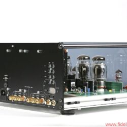 Musica Nova Phoenix 2.2 und Pegasus 50/50 - 50 Watt pro Kanal in einem Ultralinear-Konzept mit großem Schaufenster: Stereoendstufe Pegasus 50/50