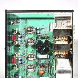 Musica Nova Phoenix 2.2 und Pegasus 50/50 - Die Endstufe verlässt sich auf ein Quartett 6550, in der Vorstufe müssen Line-Signale durch zwei ECC82