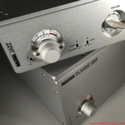 Nagra Jazz und Nagra Classic Amp - Sowohl Jazz als auch Classic Amp sind Nagra-typisch exzellent verarbeitet. Die Vorstufe bietet einen zwischen 0 und +12 dB umschaltbaren Verstärkungsfaktor und ein dimmbares Modulometer, der Endverstärker informiert über die abgegebene Leistung – ebenfalls dimmbar.