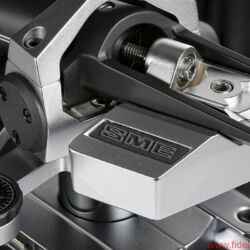 SME Model 15 plus Model 309 SPD - Fast so gut wie ein Series V: Man muss beim SME Model 309 lediglich auf etwas Komfort bei der Höhenverstellung verzichten, die Schlittenmechaniken für Auflagekraft und Überhang sind ebenso präzise gefertigt wie beim legendären „Fünfer“.