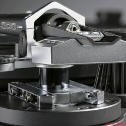 SME Model 15 plus Model 309 SPD - Fast so gut wie ein Series V: Man muss beim SME Model 309 lediglich auf etwas Komfort bei der Höhenverstellung verzichten, die Schlittenmechaniken für Auflagekraft und Überhang sind ebenso präzise gefertigt wie beim legendären „Fünfer“.