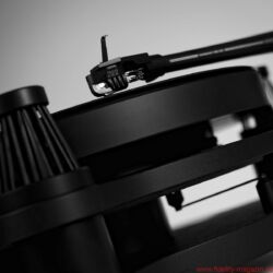 SME Model 15 plus Model 309 SPD - Das MC-System Transrotor Figaro wird von Goldring gefertigt und passt nicht nur farblich perfekt zu Model 15 und 309-Arm. Ganz Schlaue bestellen es gleich mit und sparen rund 20 Prozent gegenüber dem UVP.