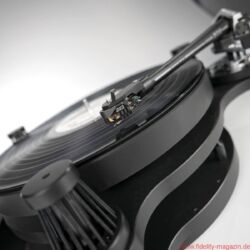 SME Model 15 plus Model 309 SPD - Das MC-System Transrotor Figaro wird von Goldring gefertigt und passt nicht nur farblich perfekt zu Model 15 und 309-Arm. Ganz Schlaue bestellen es gleich mit und sparen rund 20 Prozent gegenüber dem UVP.