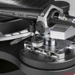 SME Model 15 plus Model 309 SPD - Fast so gut wie ein Series V: Man muss beim SME Model 309 lediglich auf etwas Komfort bei der Höhenverstellung verzichten, die Schlittenmechaniken für Auflagekraft und Überhang sind ebenso präzise gefertigt wie beim legendären „Fünfer“.