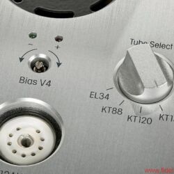 Lyric Audio Ti 140 Röhren-Vollverstärker - Der Ti 140 verträgt vier verschiedene Leistungsröhren: EL34, KT88, KT120 und KT150. Zudem lässt sich auf der Rückseite des Integrierten die Gegenkopplung variieren.