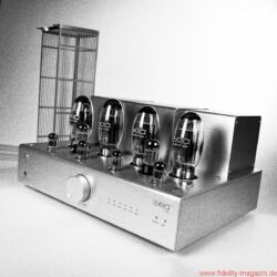 Lyric Audio Ti 140 Röhren-Vollverstärker - Schwere Jungs hinter Gittern: Die bauchigen KT150 sind die leistungsstärksten je gebauten Strahlenpentoden; das Quartett im Ti 140 liefert im Gegentaktbetrieb 70 Watt pro Kanal.