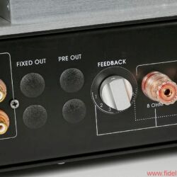 Lyric Audio Ti 140 Röhren-Vollverstärker - Der Ti 140 verträgt vier verschiedene Leistungsröhren: EL34, KT88, KT120 und KT150. Zudem lässt sich auf der Rückseite des Integrierten die Gegenkopplung variieren.
