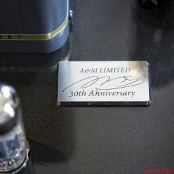 Air Tight ATM 300 Anniversary -Die ATM 300 Anniversary ist kein wirklich „neues“ Modell, vielmehr wurden einige Bauteile geändert und Teile der Schaltung auf die Takatsuki-Endröhren TA 300B angepasst, die bei dieser limitierten Sonderedition zur Erstausstattung gehören.