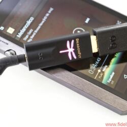 AudioQuest Dragonfly Red und Dragonfly Black - Dank des neuen Mikrocontrollers sind die neuen USB-DACs auch an Mobile-Geräten einsetzbar.