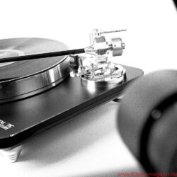 Acoustic Signature WOW XL Plattenspieler / TA 1000 Tonarm / Soundsmith Carmen Moving Iron Tonabnehmer