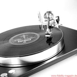 Acoustic Signature WOW XL Plattenspieler / TA 1000 Tonarm / Soundsmith Carmen Moving Iron Tonabnehmer