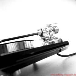 Acoustic Signature WOW XL Plattenspieler / TA 1000 Tonarm / Soundsmith Carmen Moving Iron Tonabnehmer