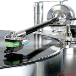 Acoustic Signature WOW XL Plattenspieler / TA 1000 Tonarm / Soundsmith Carmen Moving Iron Tonabnehmer