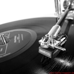 Acoustic Signature WOW XL Plattenspieler / TA 1000 Tonarm / Soundsmith Carmen Moving Iron Tonabnehmer