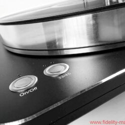 Acoustic Signature WOW XL Plattenspieler / TA 1000 Tonarm / Soundsmith Carmen Moving Iron Tonabnehmer