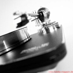 Acoustic Signature WOW XL Plattenspieler / TA 1000 Tonarm / Soundsmith Carmen Moving Iron Tonabnehmer