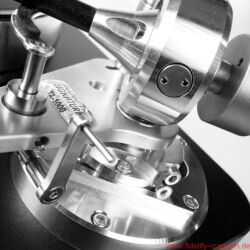 Acoustic Signature WOW XL Plattenspieler / TA 1000 Tonarm / Soundsmith Carmen Moving Iron Tonabnehmer