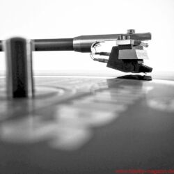 Acoustic Signature WOW XL Plattenspieler / TA 1000 Tonarm / Soundsmith Carmen Moving Iron Tonabnehmer