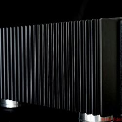 X-Odos Xo One Musikserver - Die massiven wellenförmigen Kühlrippen besorgen die optimale Belüftung des Geräts und garantieren praktisch lautlosen Betrieb.