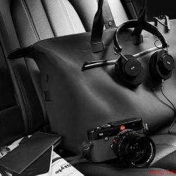 Leica und Master & Dynamic for 0.95, Over-Ear Kopfhörer