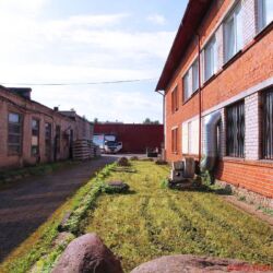 FIDELITY zu Besuch bei Audes in Estland - Nein, hübsch ist das Firmengelände nicht unbedingt, aber sauber. Und es bietet Platz für weitere Expansionen