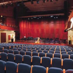 FIDELITY zu Besuch bei Audes in Estland - Kontserdimaja in Jõhvi: Das verblüffend große und gut klingende Konzerthaus wird auch von Igor gern besucht