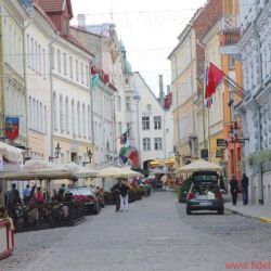 FIDELITY zu Besuch bei Audes in Estland - Tagsüber ist die Altstadt von Tallinn schon sehenswert, abends herrscht im Sommer geradezu mediterranes Flair