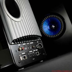 KEF LS50 Wireless Aktivlautsprecher - Technisch sind die LS50 Wireless nach dem Master-Slave-System aufgebaut.