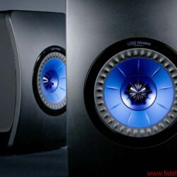 KEF LS50 Wireless Aktivlautsprecher - Kann man also wirklich das Rack ausmisten und einfach alles den knuffigen KEF-Kistchen überlassen?