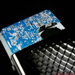 KEF LS50 Wireless Aktivlautsprecher - Eine DSP-Frequenzweiche teilt den Verstärker/Treiber-Kombis ihren jeweiligen Arbeitsbereich zu und übernimmt zugleich Time-Alignment und Echtzeit-Phasenkorrektur.