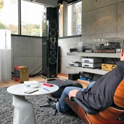 TIDAL La Assoluta in a picture-book bunker dream system - Perfect listening position. Fabulous view. Mind-blowing sound … music as the elixir of life. It all started with the legendary Nakamichi Dragon – and whatever you do, don’t call it a “cassette recorder”!