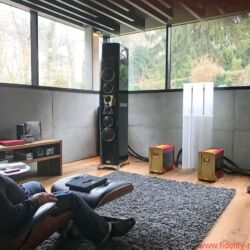 TIDAL La Assoluta in a picture-book bunker dream system - Perfect listening position. Fabulous view. Mind-blowing sound … music as the elixir of life. It all started with the legendary Nakamichi Dragon – and whatever you do, don’t call it a “cassette recorder”!