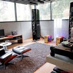 TIDAL La Assoluta in a picture-book bunker dream system - Perfect listening position. Fabulous view. Mind-blowing sound … music as the elixir of life. It all started with the legendary Nakamichi Dragon – and whatever you do, don’t call it a “cassette recorder”!
