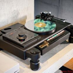 TIDAL La Assoluta in a picture-book bunker dream system - Nakamichi TX-1000 turntable in absolute mint condition.