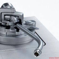 Technics SL-1000R Plattenspieler