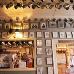 IsoTek Systems Firmenreportage 2017 - Das Headquarter von IsoTek liegt im südenglischen Winchester, dem Heimatort von IsoTek-Chef Keith Martin und Produktionsleiter Tom Foyle. Hier trifft sich die Kernmannschaft regelmäßig, um neue Produkte zu entwickeln und auszuprobieren. Winchester bietet ein l(i)ebenswertes Umfeld, das nicht nur die Arbeit beflügelt – inklusive beeindruckender Kathedrale, historischer Altstadt und einer ganzen Reihe gepflegter Pubs …