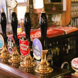 IsoTek Systems Firmenreportage 2017 - Das Headquarter von IsoTek liegt im südenglischen Winchester, dem Heimatort von IsoTek-Chef Keith Martin und Produktionsleiter Tom Foyle. Hier trifft sich die Kernmannschaft regelmäßig, um neue Produkte zu entwickeln und auszuprobieren. Winchester bietet ein l(i)ebenswertes Umfeld, das nicht nur die Arbeit beflügelt – inklusive beeindruckender Kathedrale, historischer Altstadt und einer ganzen Reihe gepflegter Pubs …