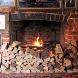 IsoTek Systems Firmenreportage 2017 - Das Headquarter von IsoTek liegt im südenglischen Winchester, dem Heimatort von IsoTek-Chef Keith Martin und Produktionsleiter Tom Foyle. Hier trifft sich die Kernmannschaft regelmäßig, um neue Produkte zu entwickeln und auszuprobieren. Winchester bietet ein l(i)ebenswertes Umfeld, das nicht nur die Arbeit beflügelt – inklusive beeindruckender Kathedrale, historischer Altstadt und einer ganzen Reihe gepflegter Pubs …