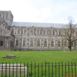 IsoTek Systems Firmenreportage 2017 - Das Headquarter von IsoTek liegt im südenglischen Winchester, dem Heimatort von IsoTek-Chef Keith Martin und Produktionsleiter Tom Foyle. Hier trifft sich die Kernmannschaft regelmäßig, um neue Produkte zu entwickeln und auszuprobieren. Winchester bietet ein l(i)ebenswertes Umfeld, das nicht nur die Arbeit beflügelt – inklusive beeindruckender Kathedrale, historischer Altstadt und einer ganzen Reihe gepflegter Pubs …