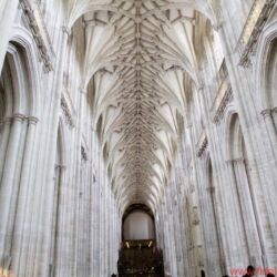 IsoTek Systems Firmenreportage 2017 - Das Headquarter von IsoTek liegt im südenglischen Winchester, dem Heimatort von IsoTek-Chef Keith Martin und Produktionsleiter Tom Foyle. Hier trifft sich die Kernmannschaft regelmäßig, um neue Produkte zu entwickeln und auszuprobieren. Winchester bietet ein l(i)ebenswertes Umfeld, das nicht nur die Arbeit beflügelt – inklusive beeindruckender Kathedrale, historischer Altstadt und einer ganzen Reihe gepflegter Pubs …