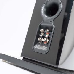 FIDELITY Award Winner 2018 Bowers & Wilkins 702 S2
